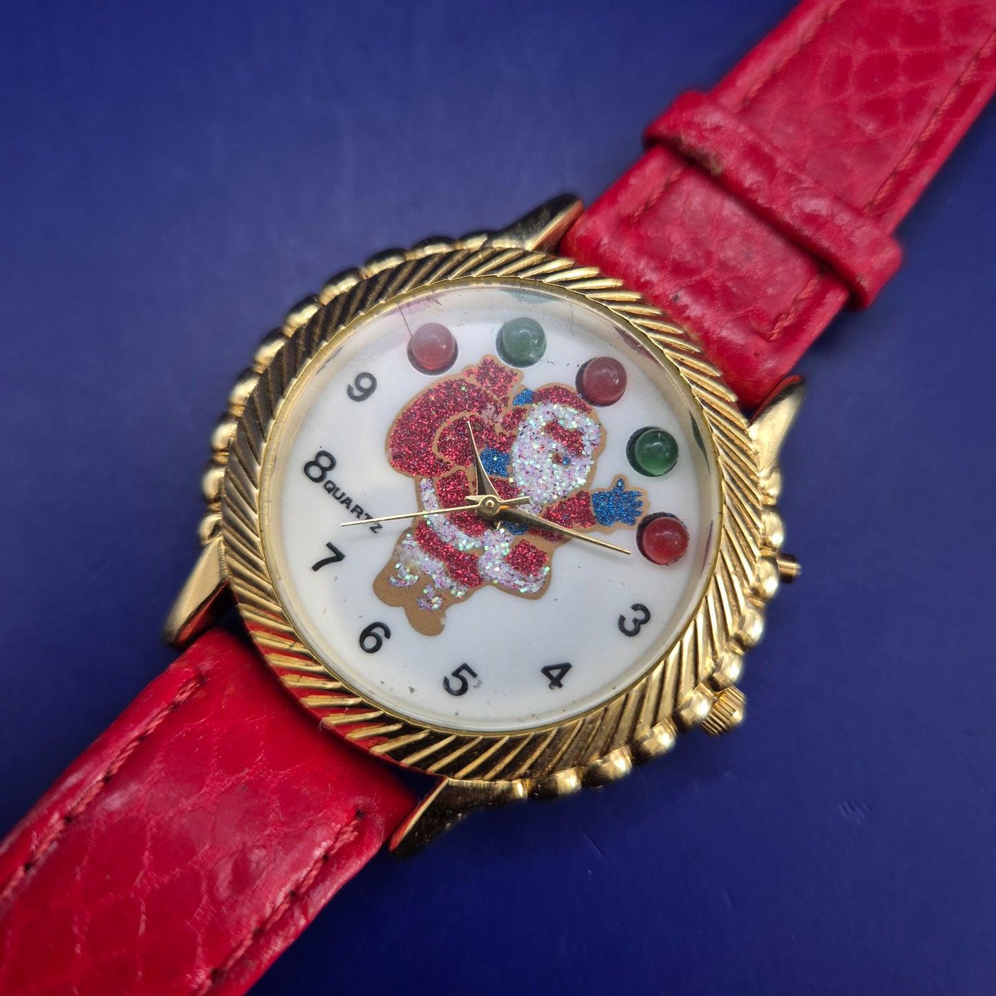 Verspielte Santa Claus Damen Uhr – Festliches Design mit Glitzer-Zifferblatt