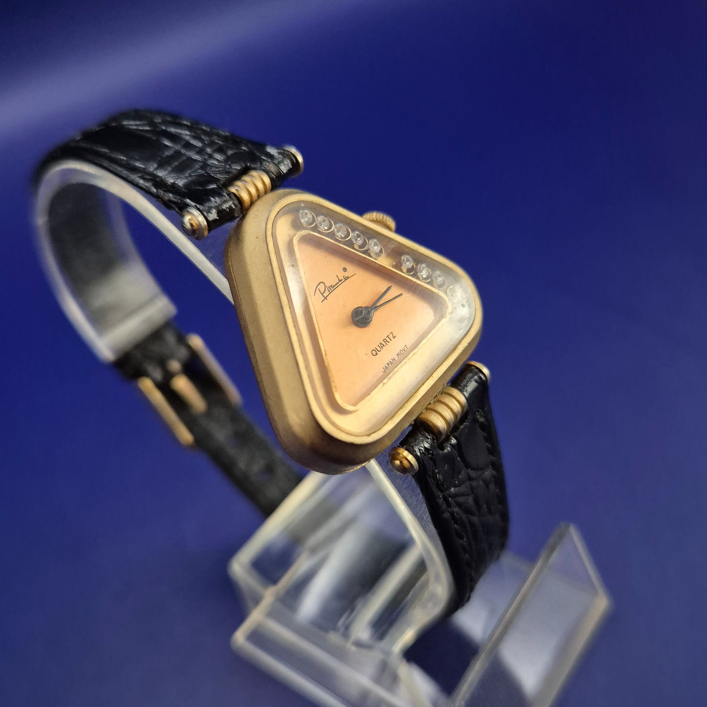 Elegante Piranha Damen Uhr – Goldenes Dreieck Design mit Strass