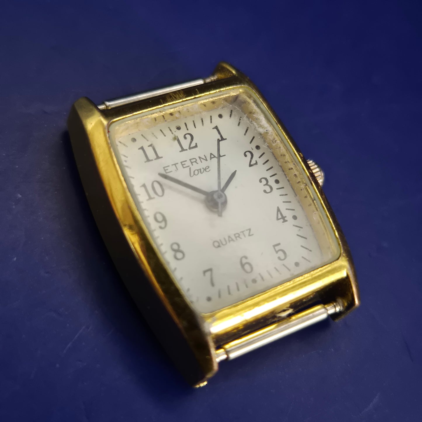 Klassische Eternal Love Damen Uhr – Goldenes Rechteck Design