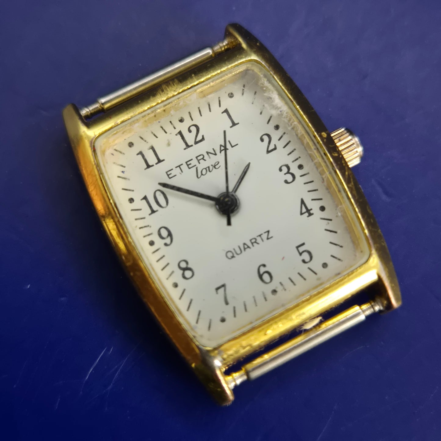 Klassische Eternal Love Damen Uhr – Goldenes Rechteck Design