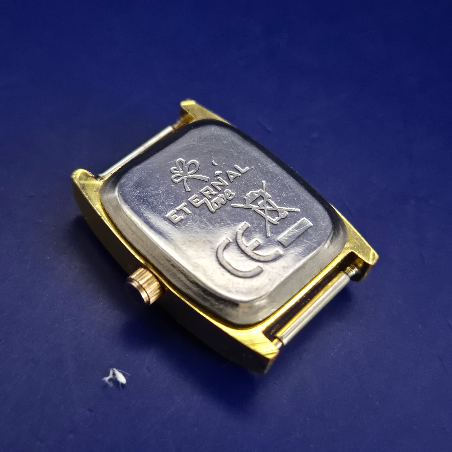 Klassische Eternal Love Damen Uhr – Goldenes Rechteck Design
