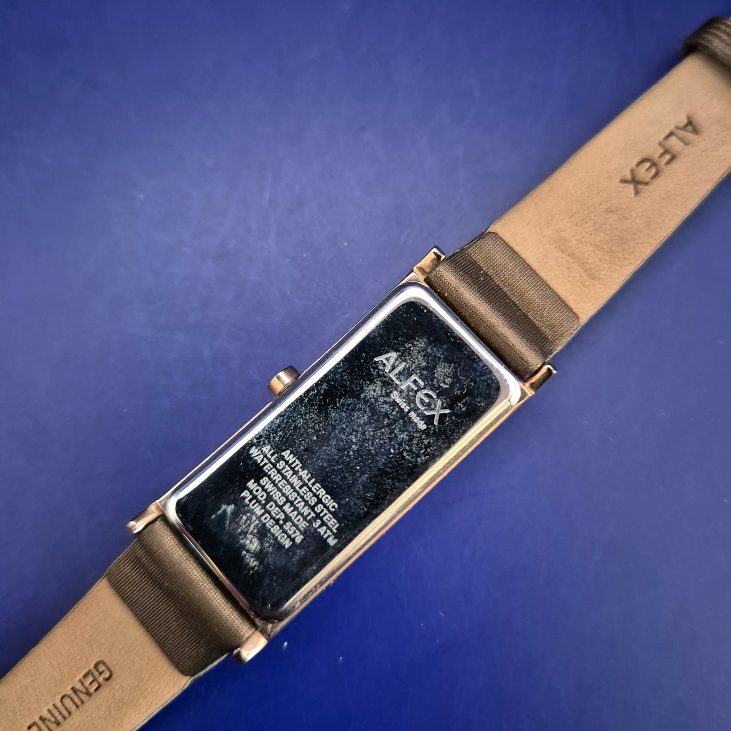 Elegante Alfex Damen Uhr – Exklusives Plum Design aus der Schweiz