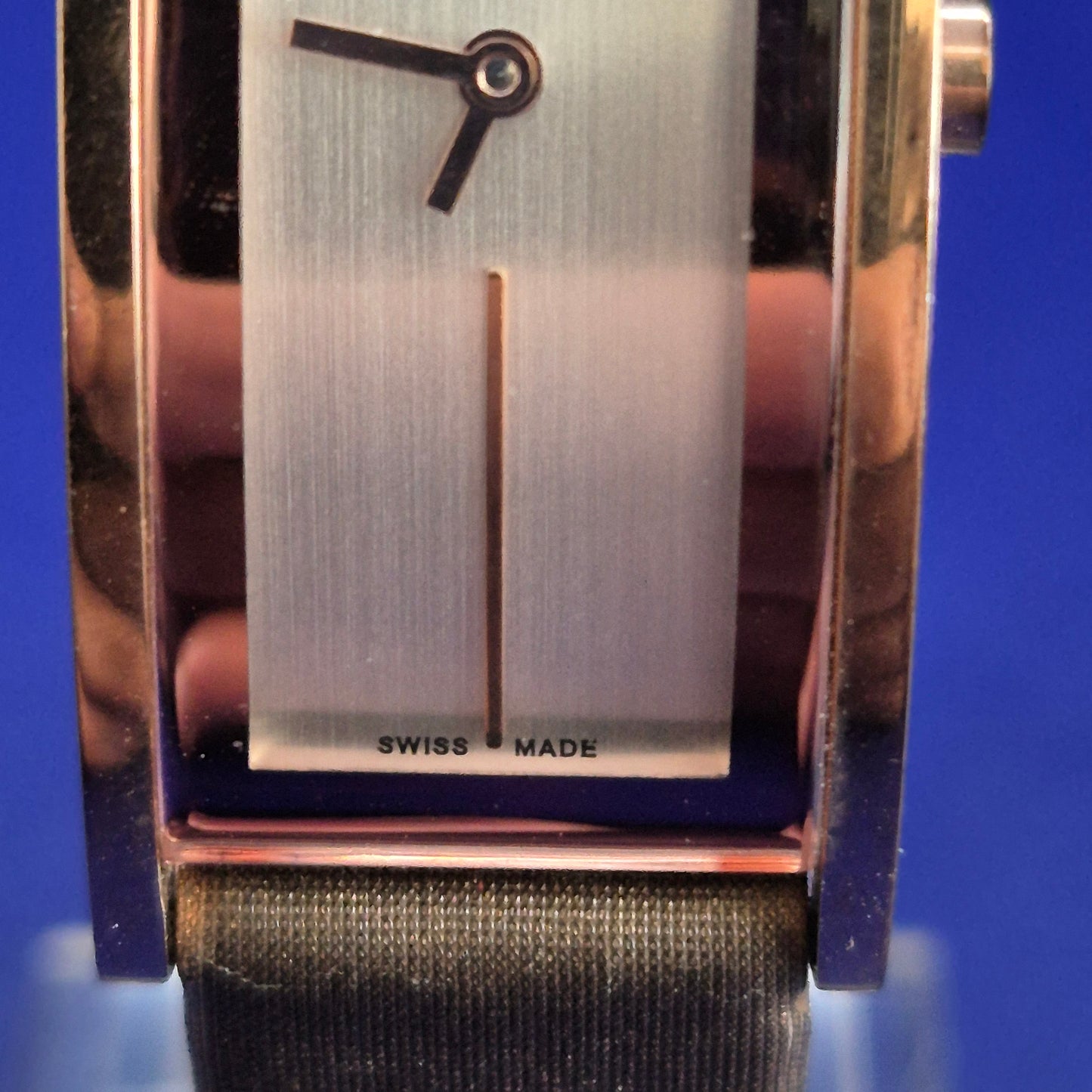 Elegante Alfex Damen Uhr – Exklusives Plum Design aus der Schweiz