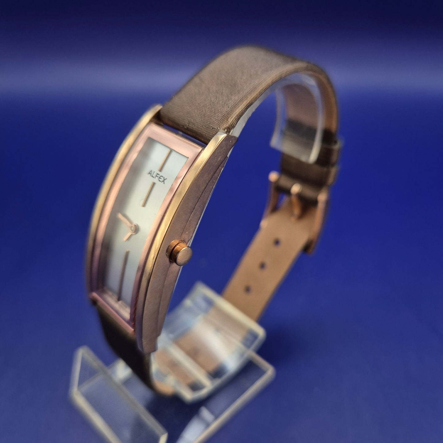 Elegante Alfex Damen Uhr – Exklusives Plum Design aus der Schweiz