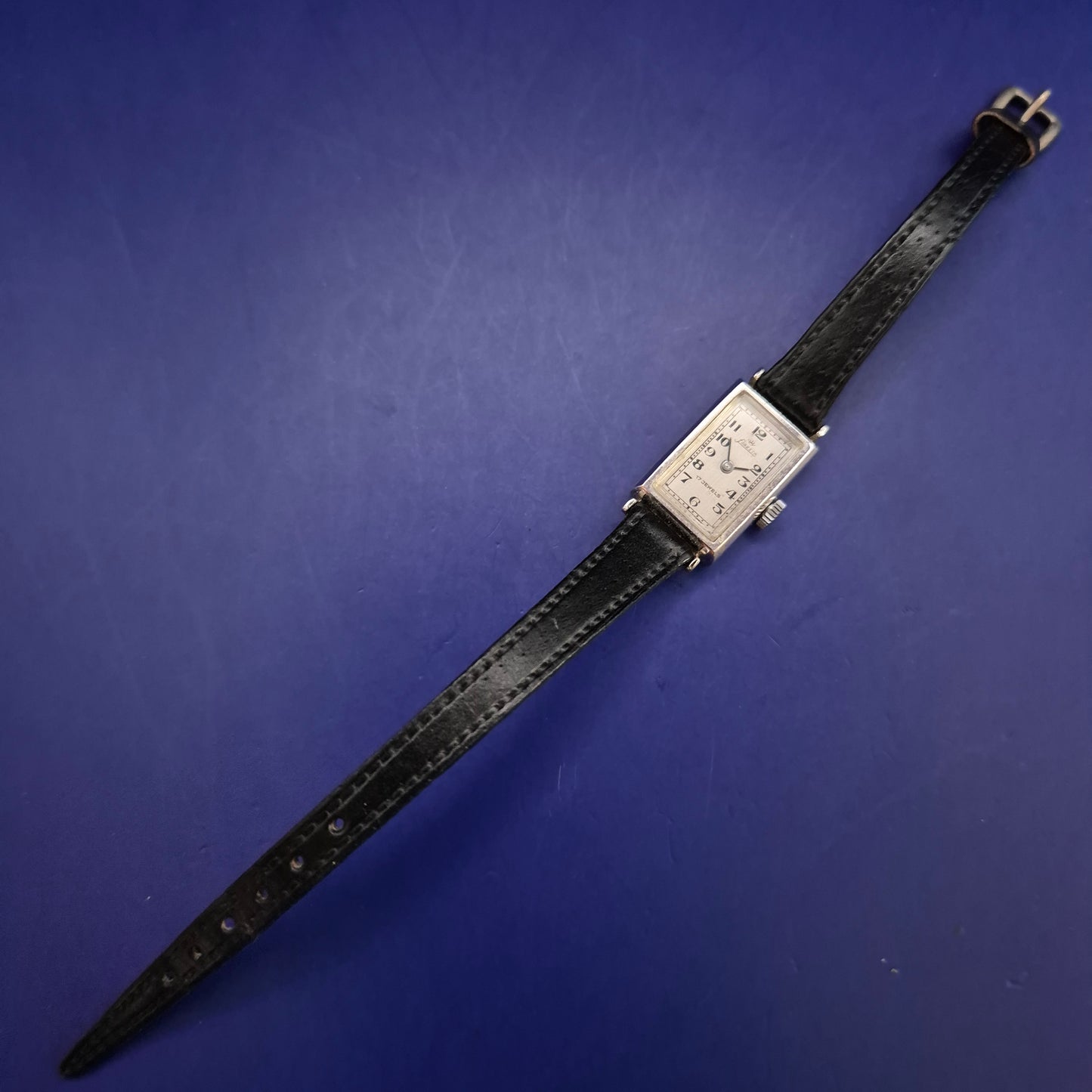 Titel Antike Foresta Damen Uhr – Klassisches Design mit 17 Jewels