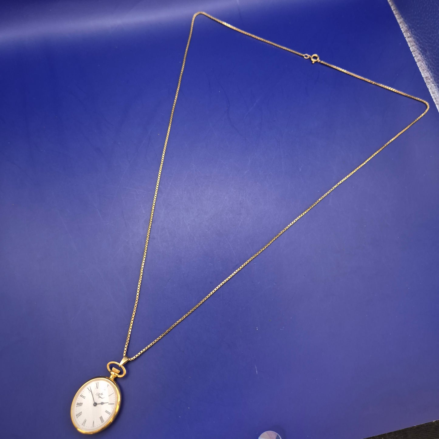 Elegante Royal Halsketten Uhr – Vintage Design mit römischen Ziffern