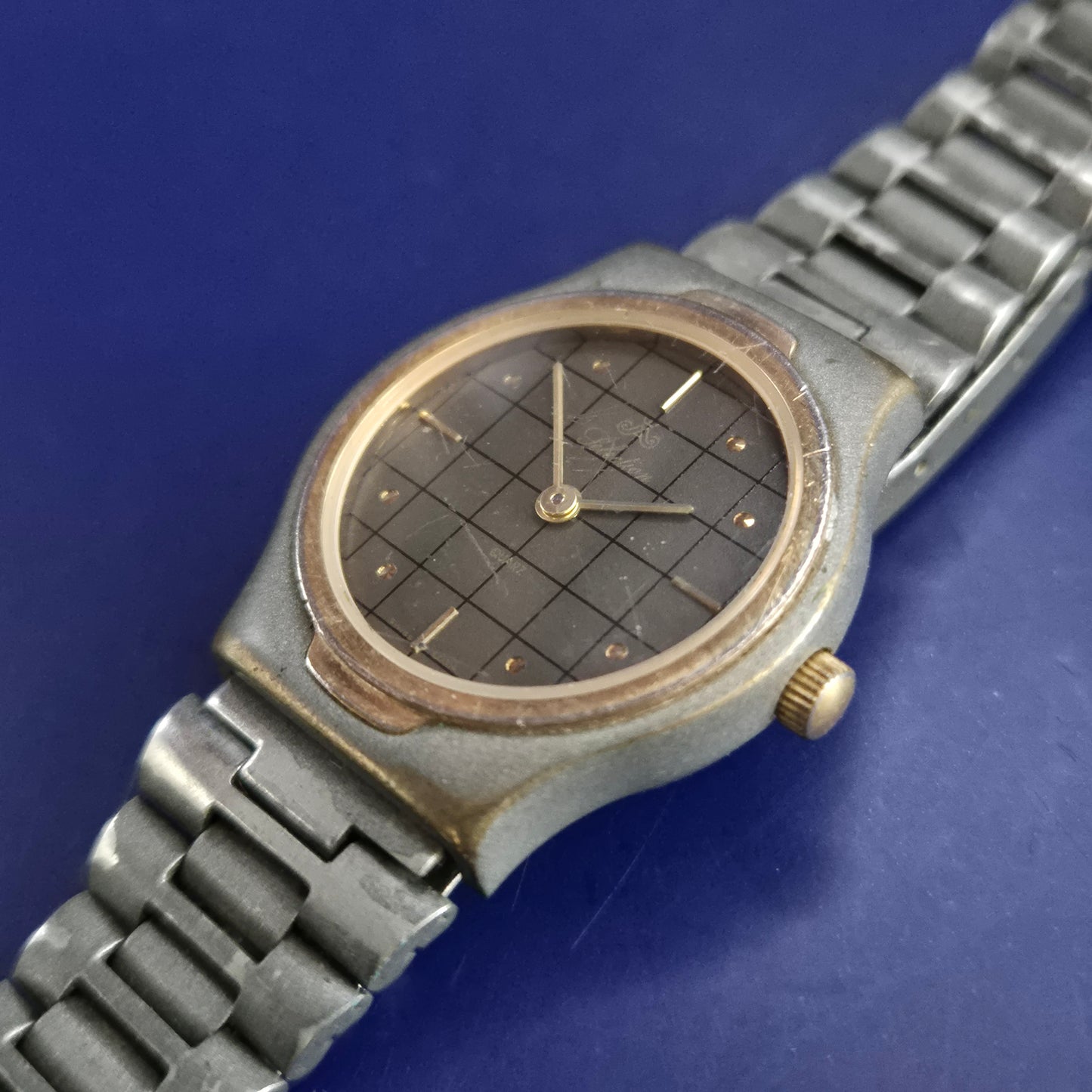 Elegante Selection Damen Uhr – Swiss Made Design mit Karomuster