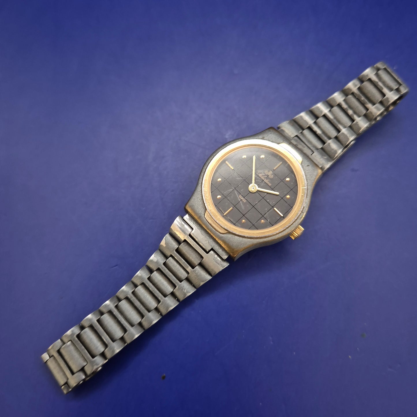 Elegante Selection Damen Uhr – Swiss Made Design mit Karomuster