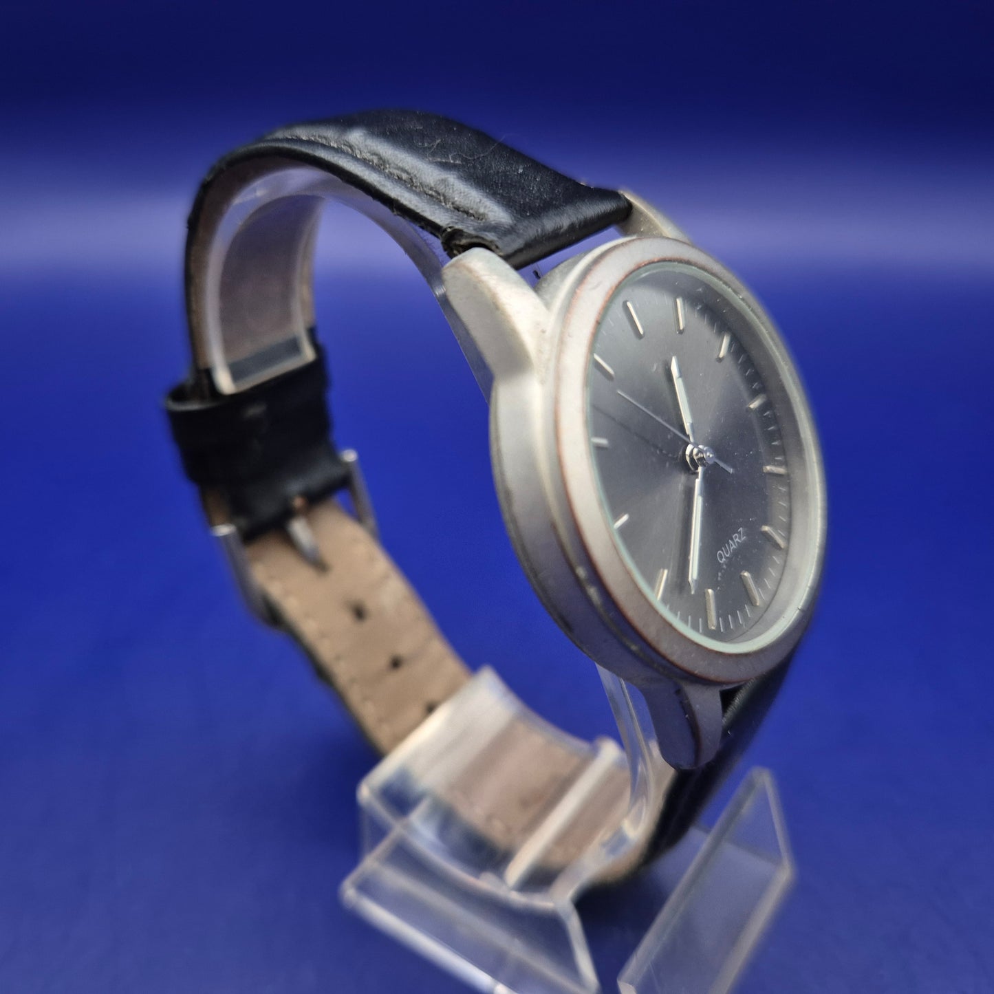 Schlichte Herren Uhr in Anthrazit – Zeitloses Design mit Lederarmband