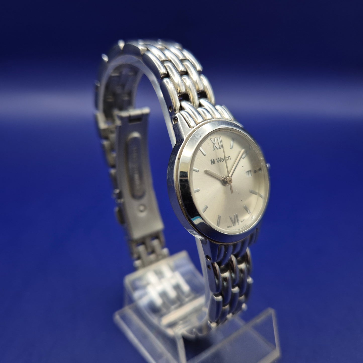 Titel Klassische M-Watch Mondaine Damen Uhr – Swiss Made Eleganz in Silber