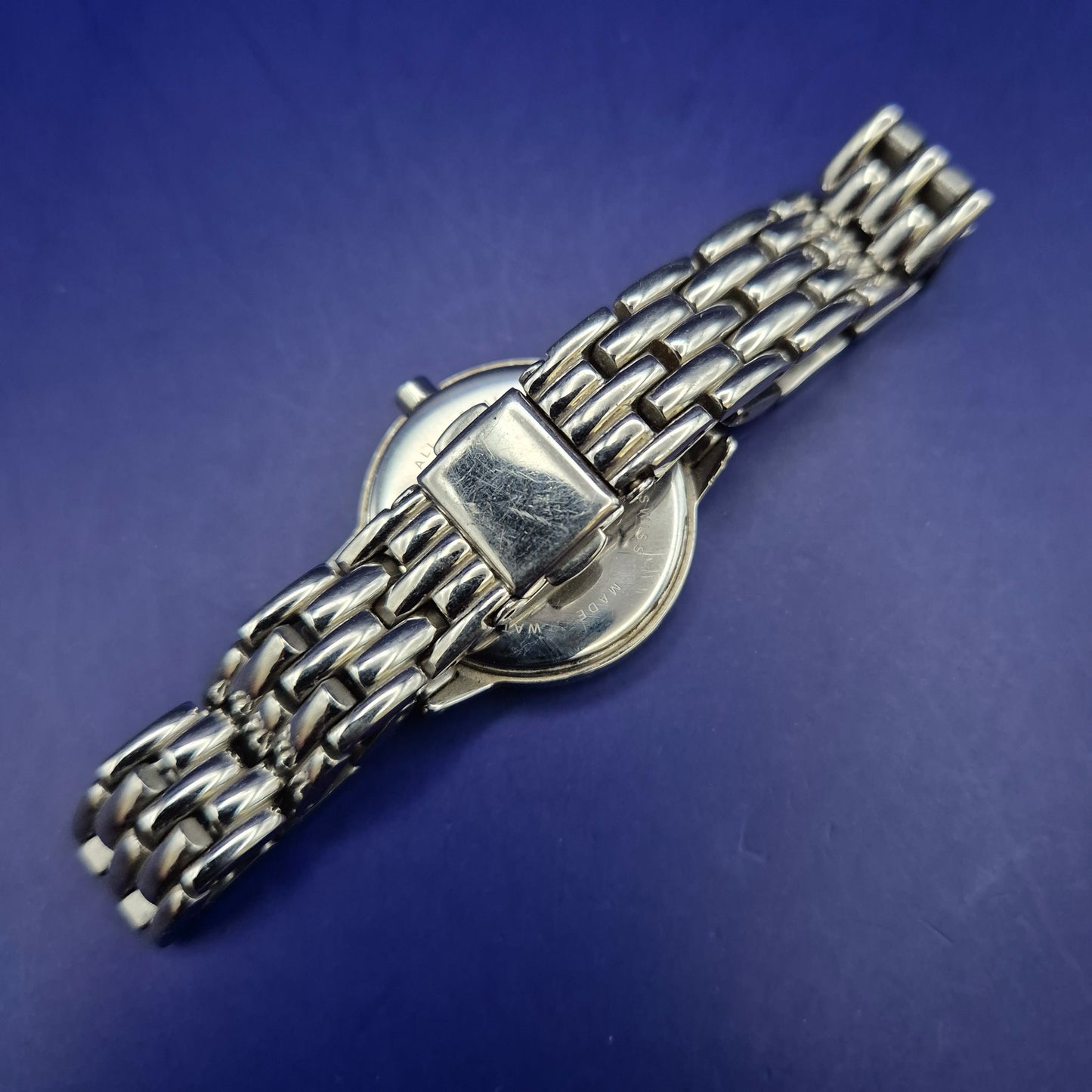 Titel Klassische M-Watch Mondaine Damen Uhr – Swiss Made Eleganz in Silber
