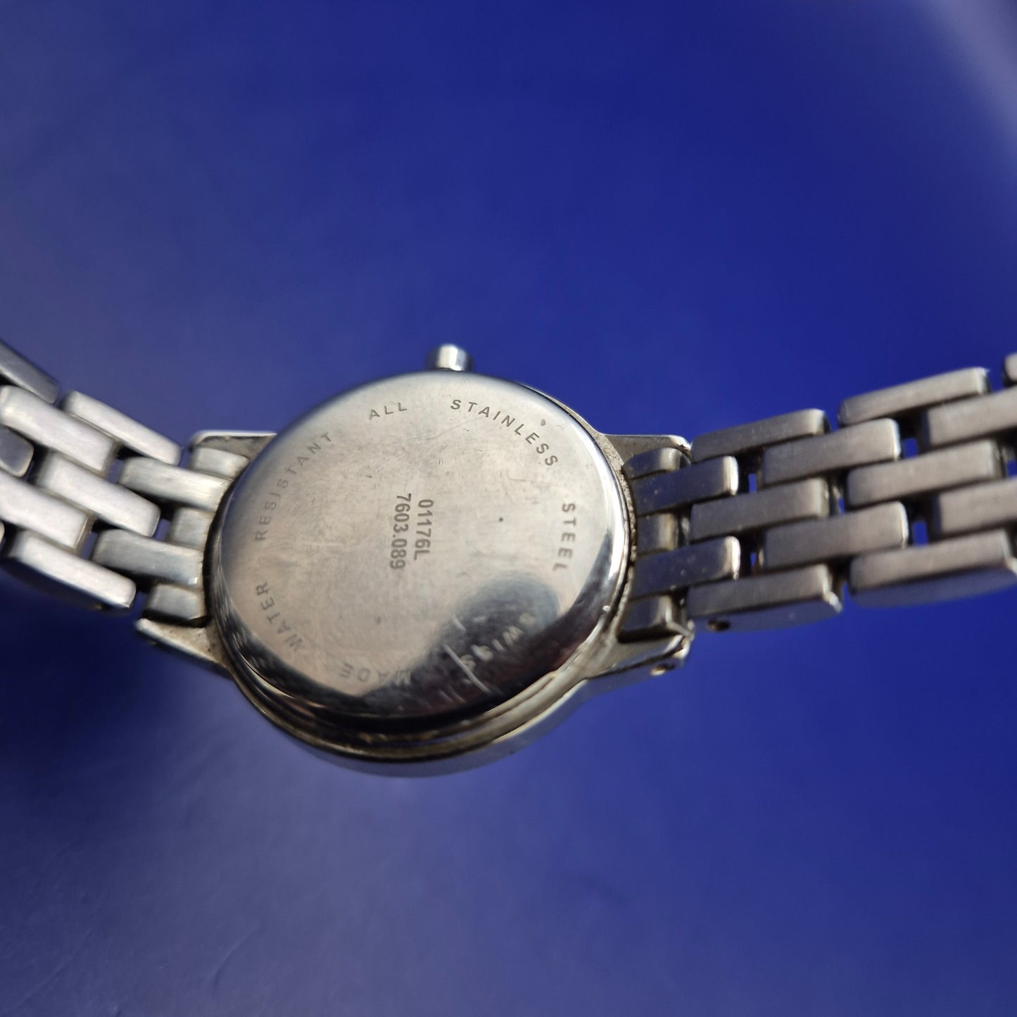 Titel Klassische M-Watch Mondaine Damen Uhr – Swiss Made Eleganz in Silber