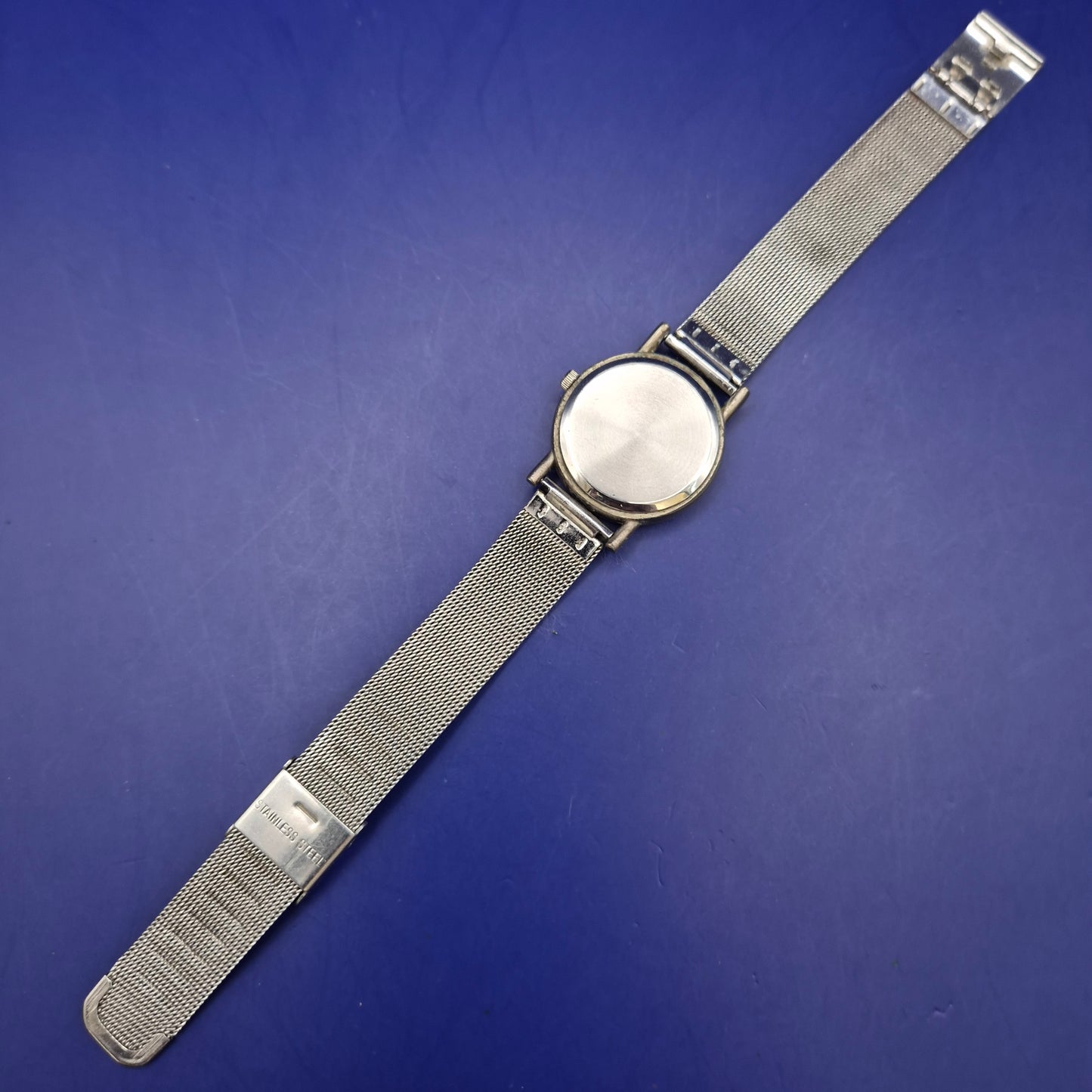Klassische Vegas Damen Uhr – Schlichtes Design mit Milanaiseband