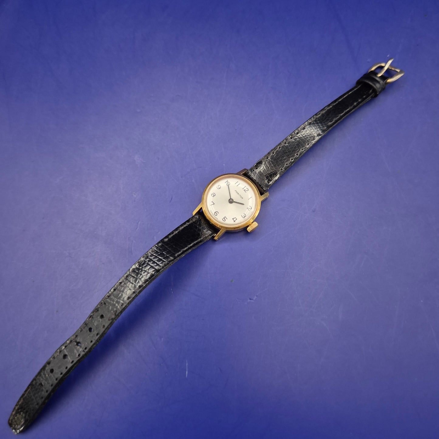 Klassische Monitor Damen Uhr – Vintage Charme mit Schweizer Präzision
