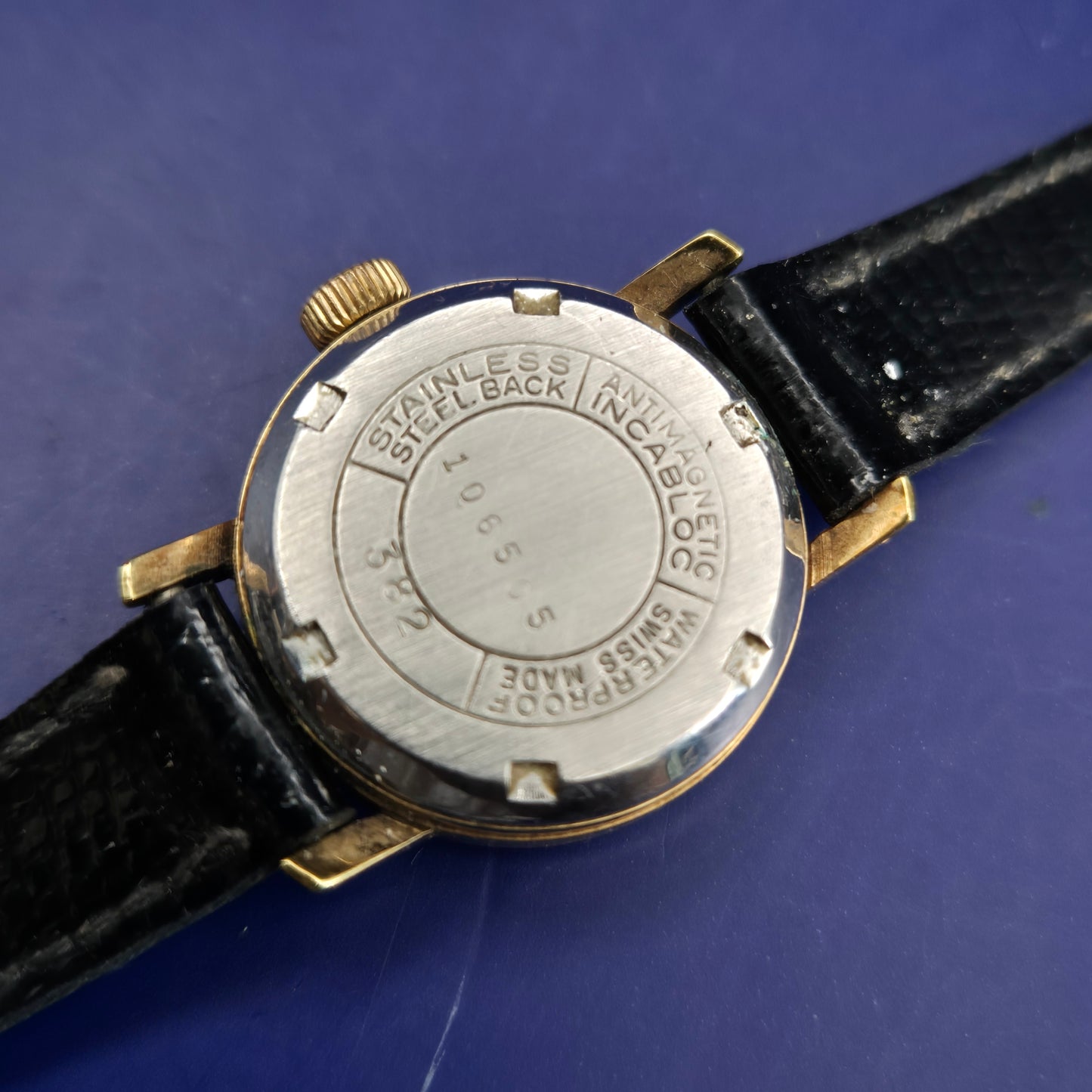 Klassische Monitor Damen Uhr – Vintage Charme mit Schweizer Präzision