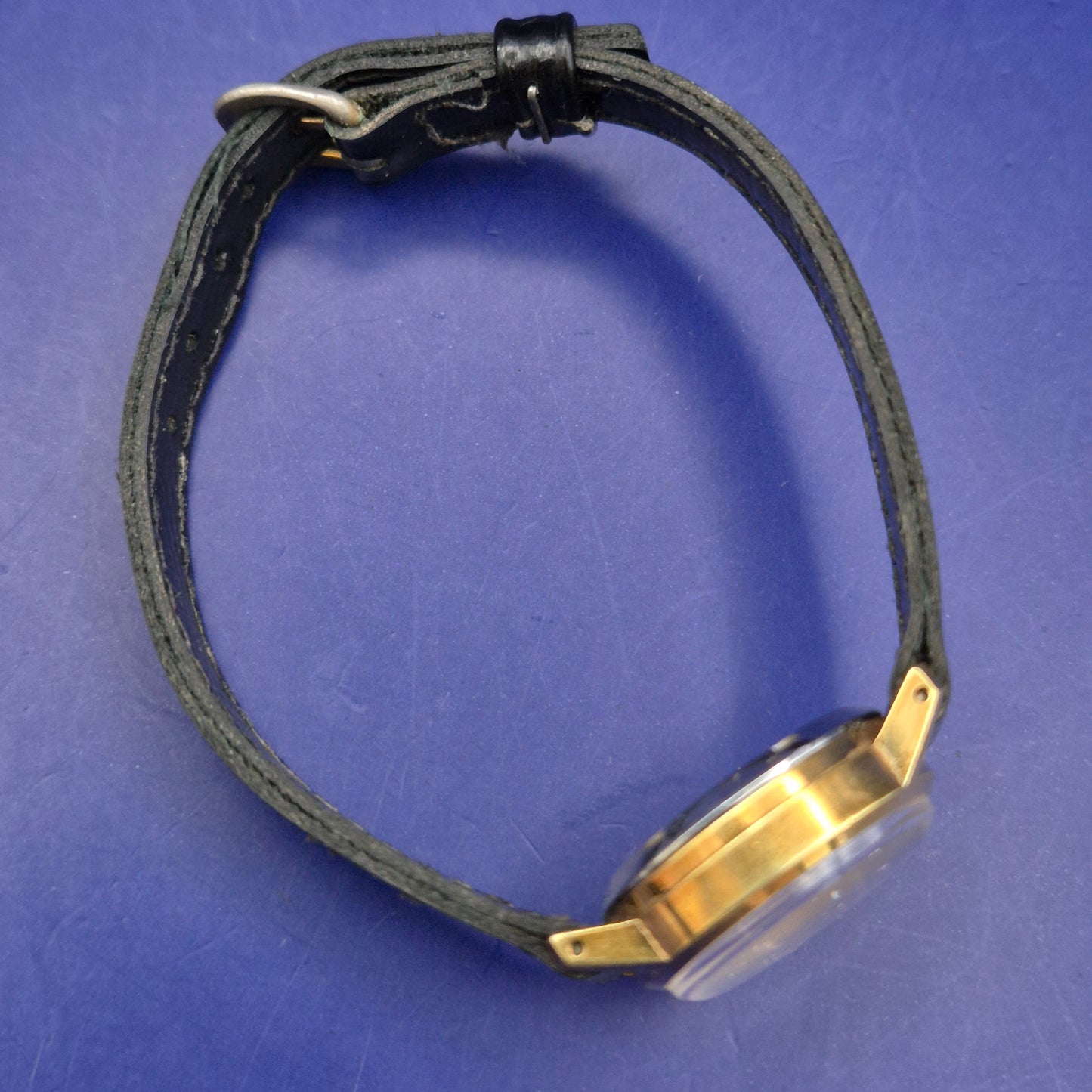 Klassische Monitor Damen Uhr – Vintage Charme mit Schweizer Präzision