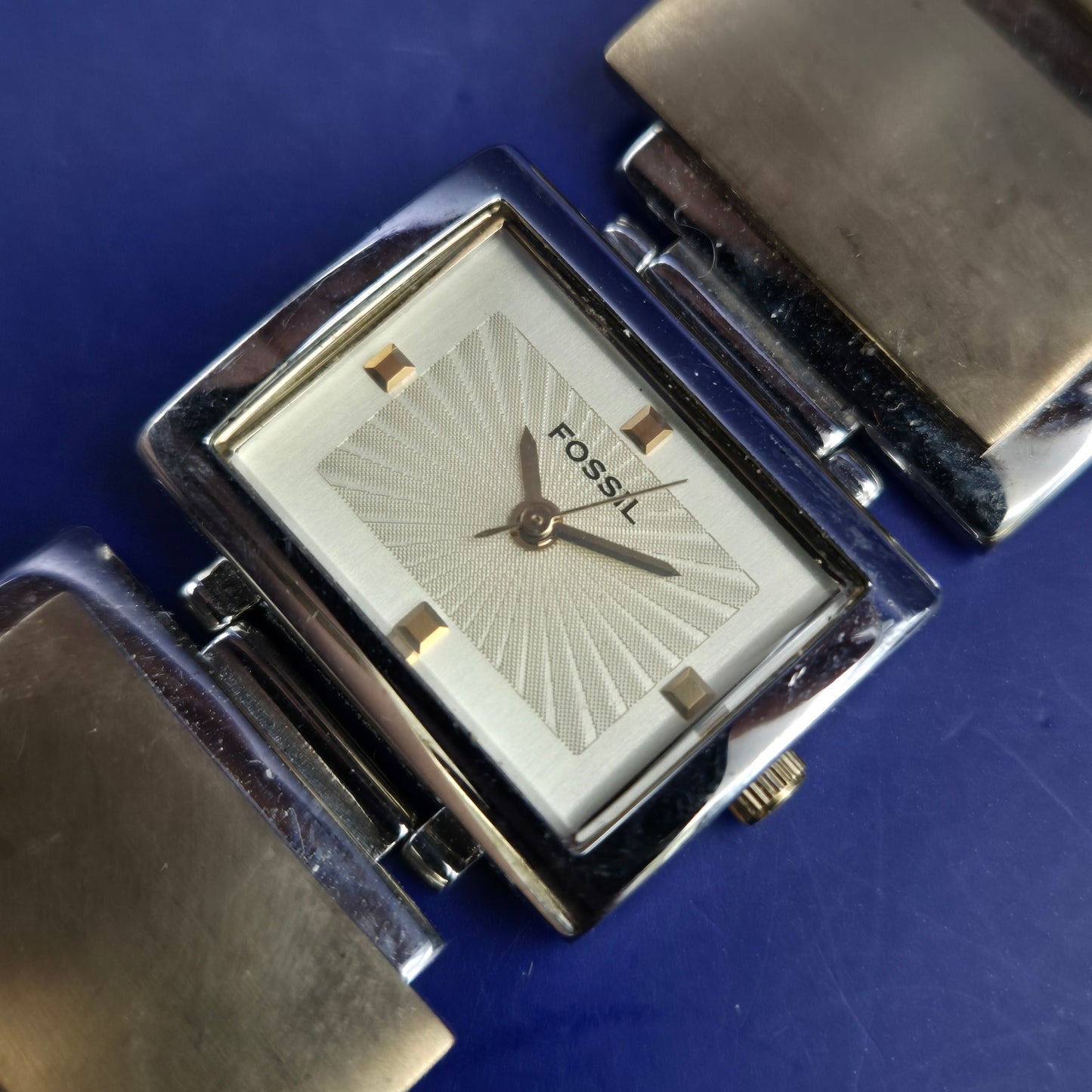Schicke Fossil Damen Uhr – Stilvolles Gliederketten-Design