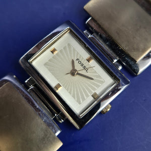 Schicke Fossil Damen Uhr – Stilvolles Gliederketten-Design