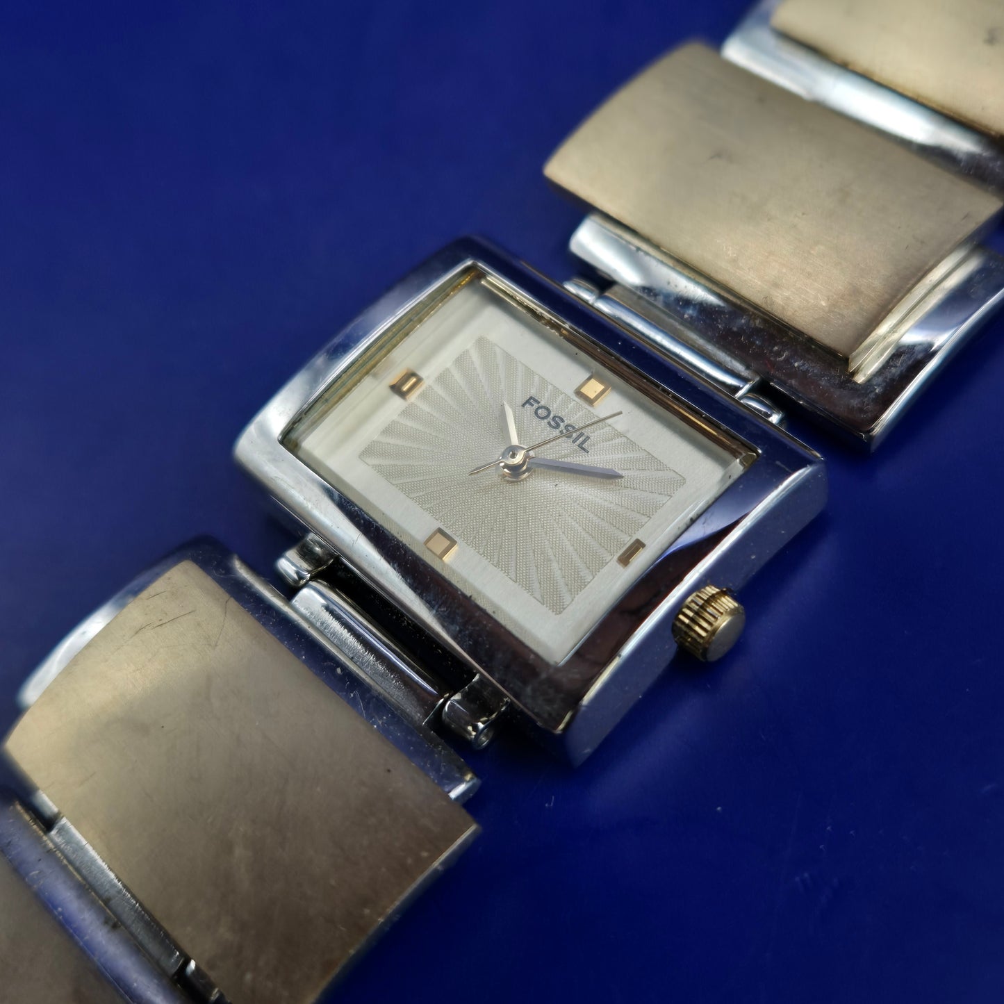 Schicke Fossil Damen Uhr – Stilvolles Gliederketten-Design