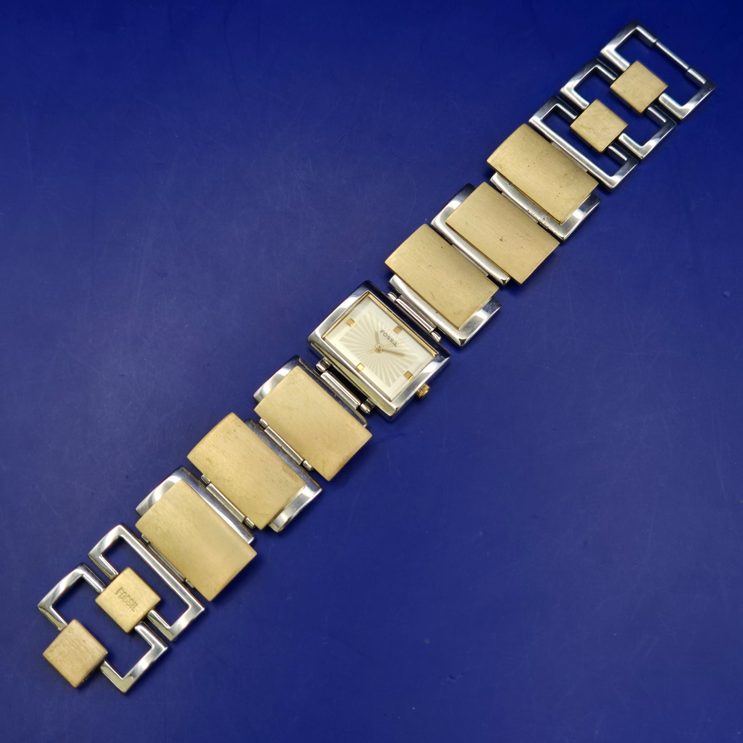 Schicke Fossil Damen Uhr – Stilvolles Gliederketten-Design