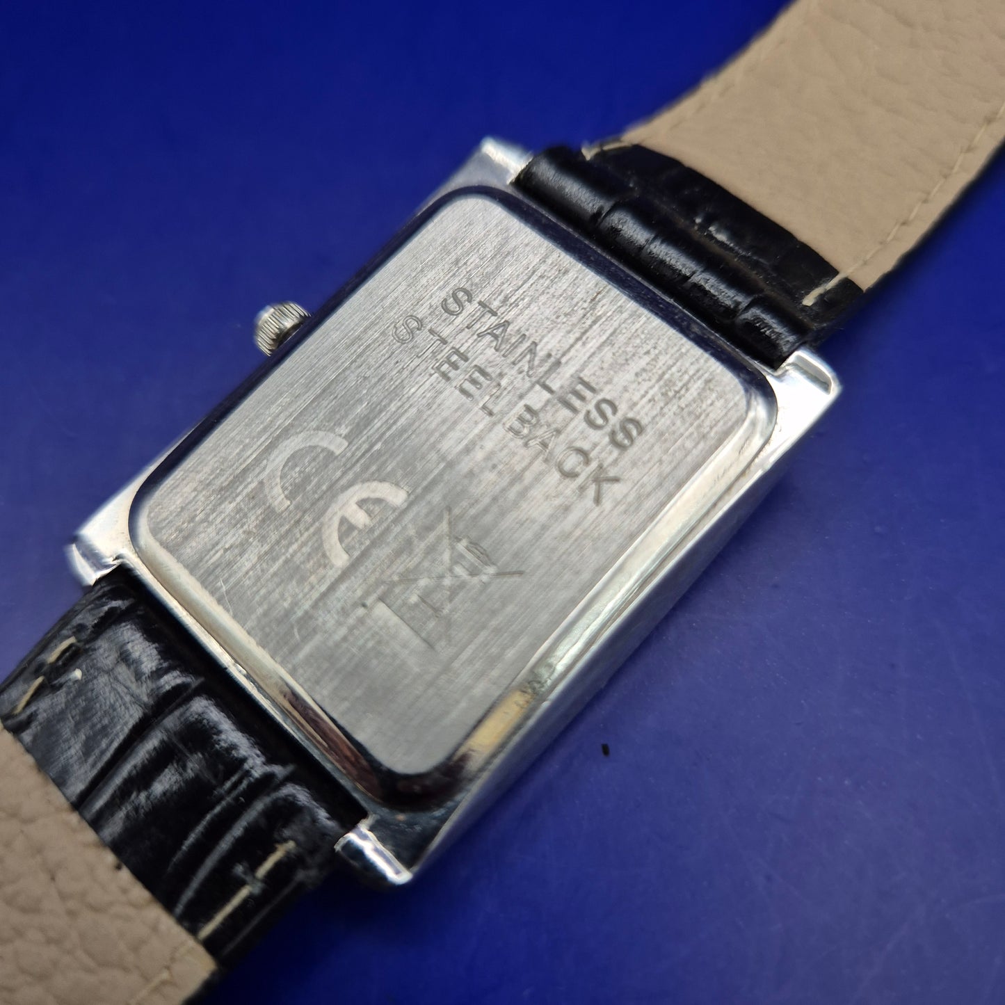 Klassische Herren Uhr mit schwarzem Lederarmband – Zeitloser Business-Look