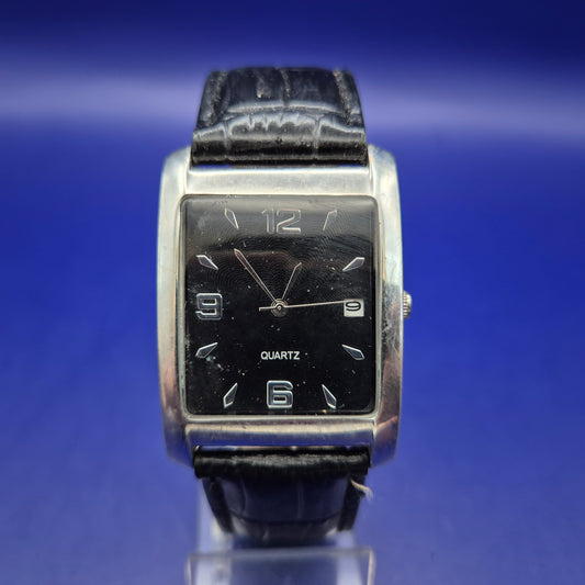 Klassische Herren Uhr mit schwarzem Lederarmband – Zeitloser Business-Look