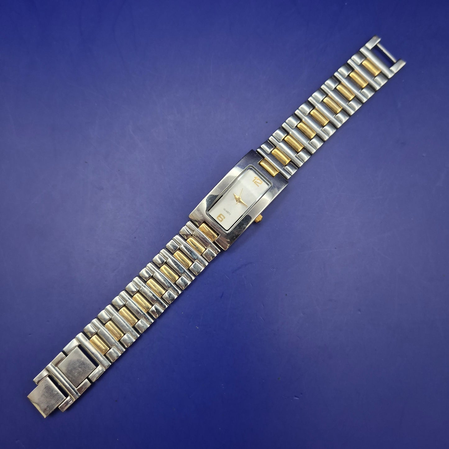 Elegante Damen Uhr im Bicolor Design – Stilvolles Rechteck-Gehäuse