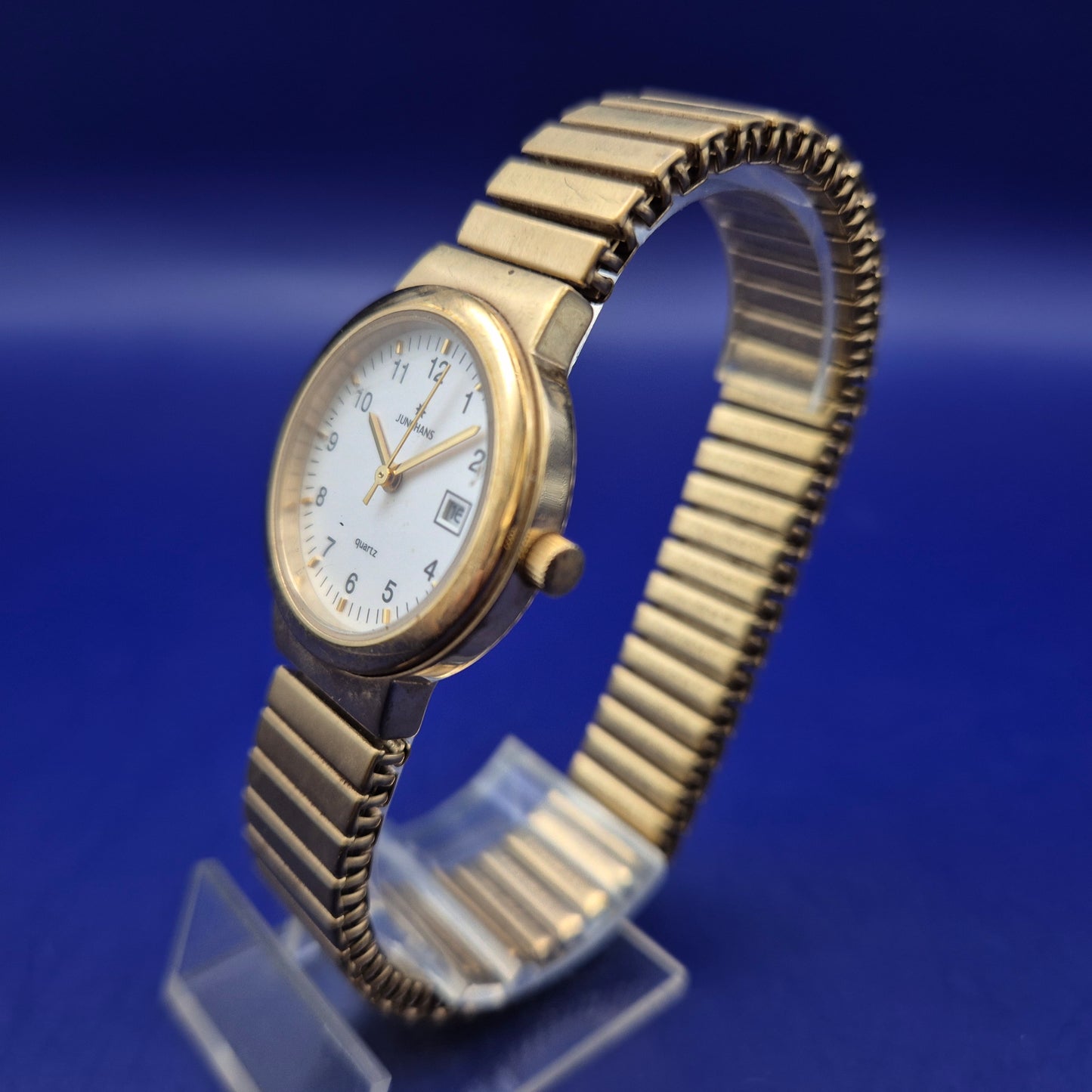 Klassische Junghans Damen Uhr – Goldfarbenes Design mit Stretcharmband