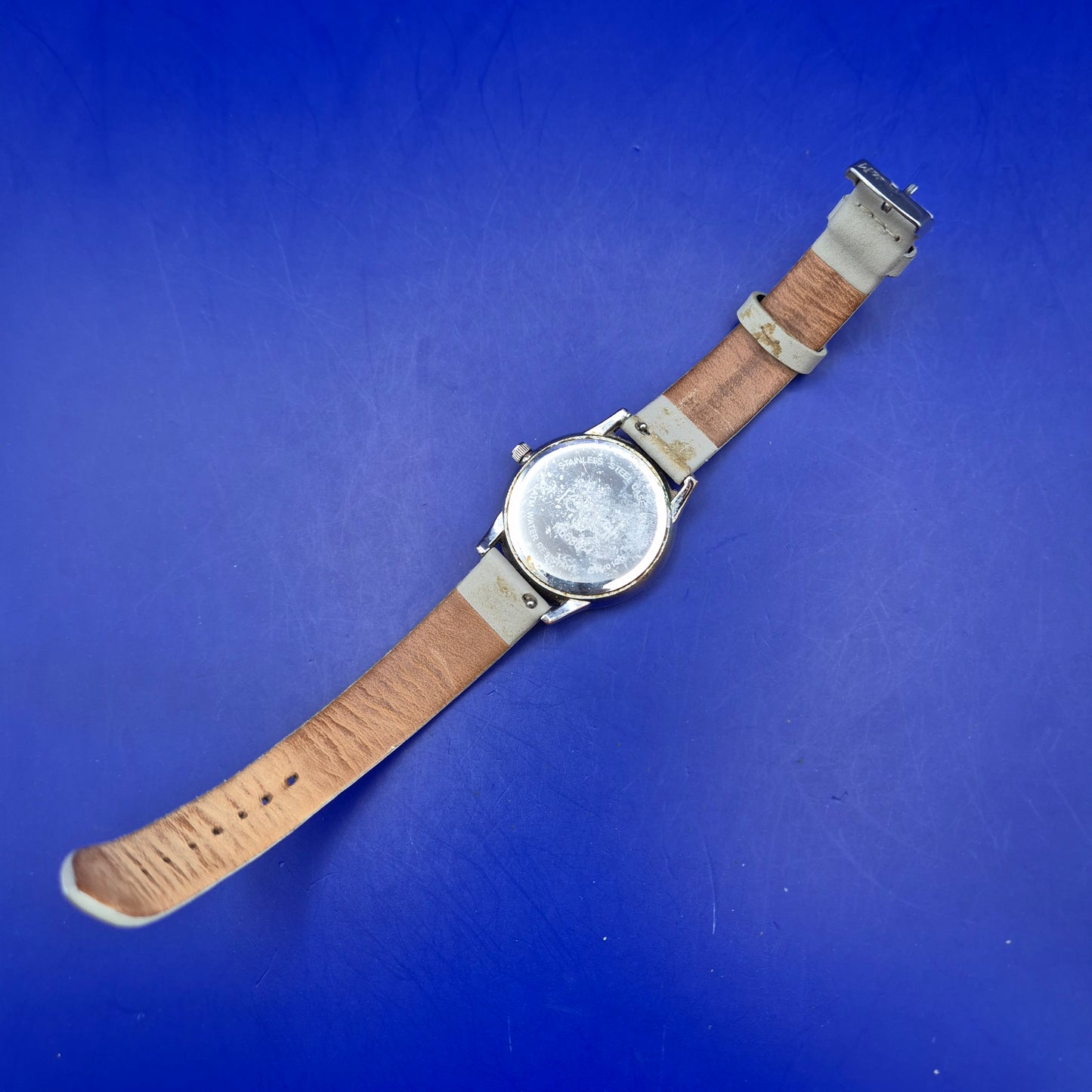 Stilvolle Regal Damen Uhr mit Blumen-Zifferblatt – Verspielte Eleganz