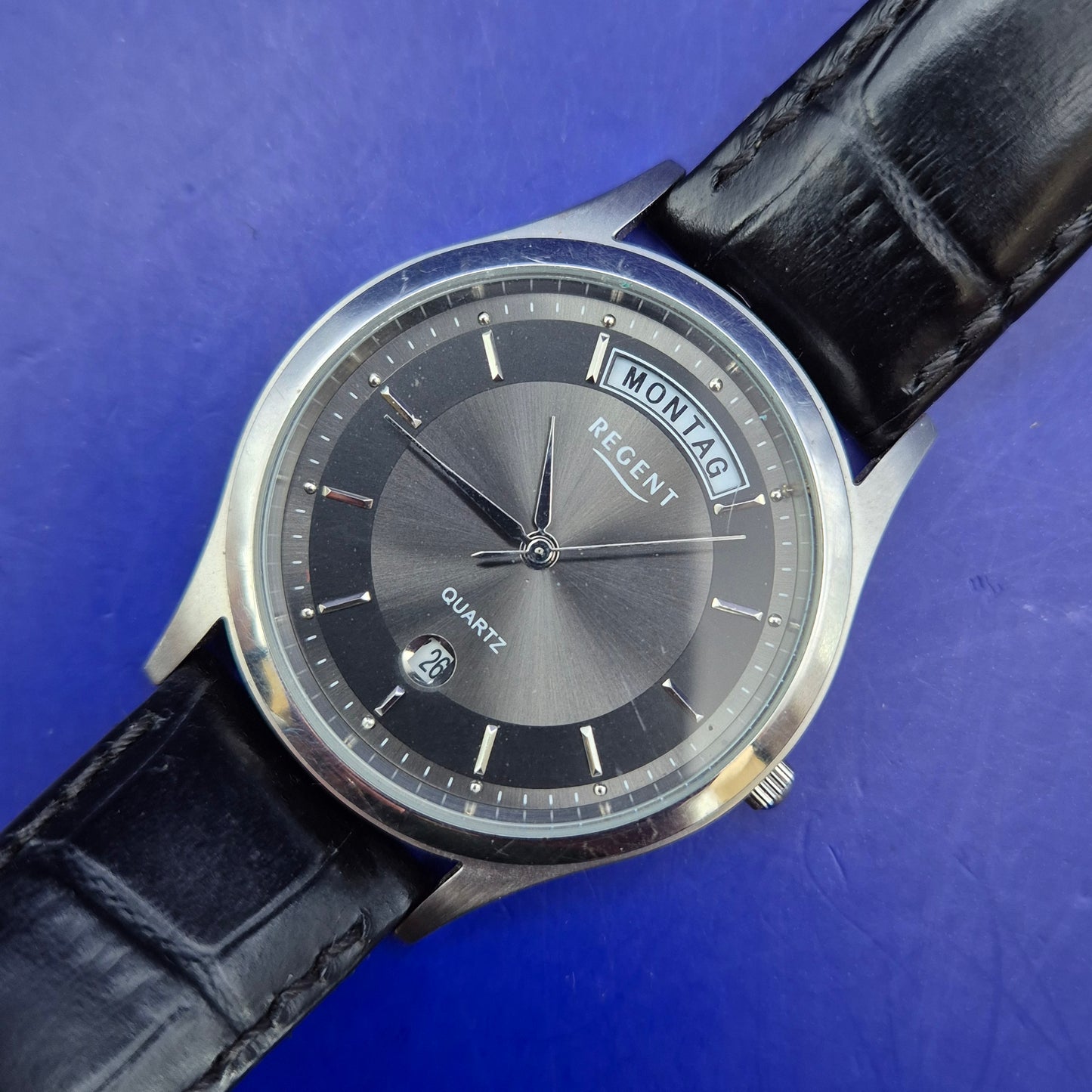 Klassische Regent Herren Uhr – Elegantes Schwarzes Zifferblatt & Leder