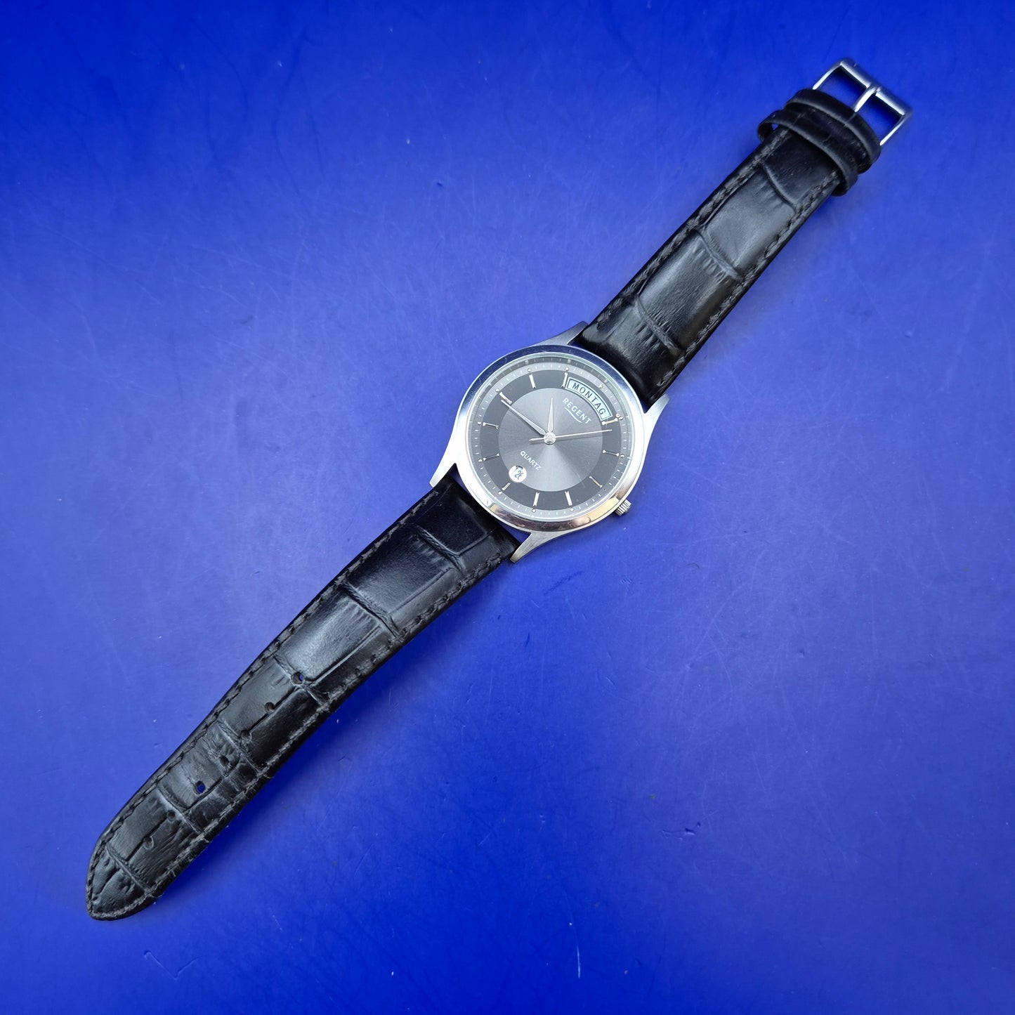 Klassische Regent Herren Uhr – Elegantes Schwarzes Zifferblatt & Leder