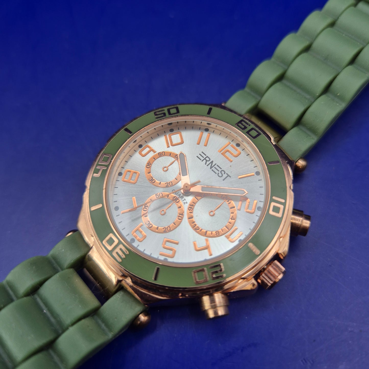 Moderne Ernest Damen Uhr – Sportliches Design in Grün & Roségold