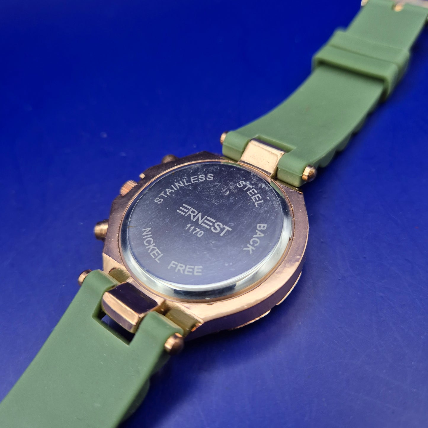 Moderne Ernest Damen Uhr – Sportliches Design in Grün & Roségold