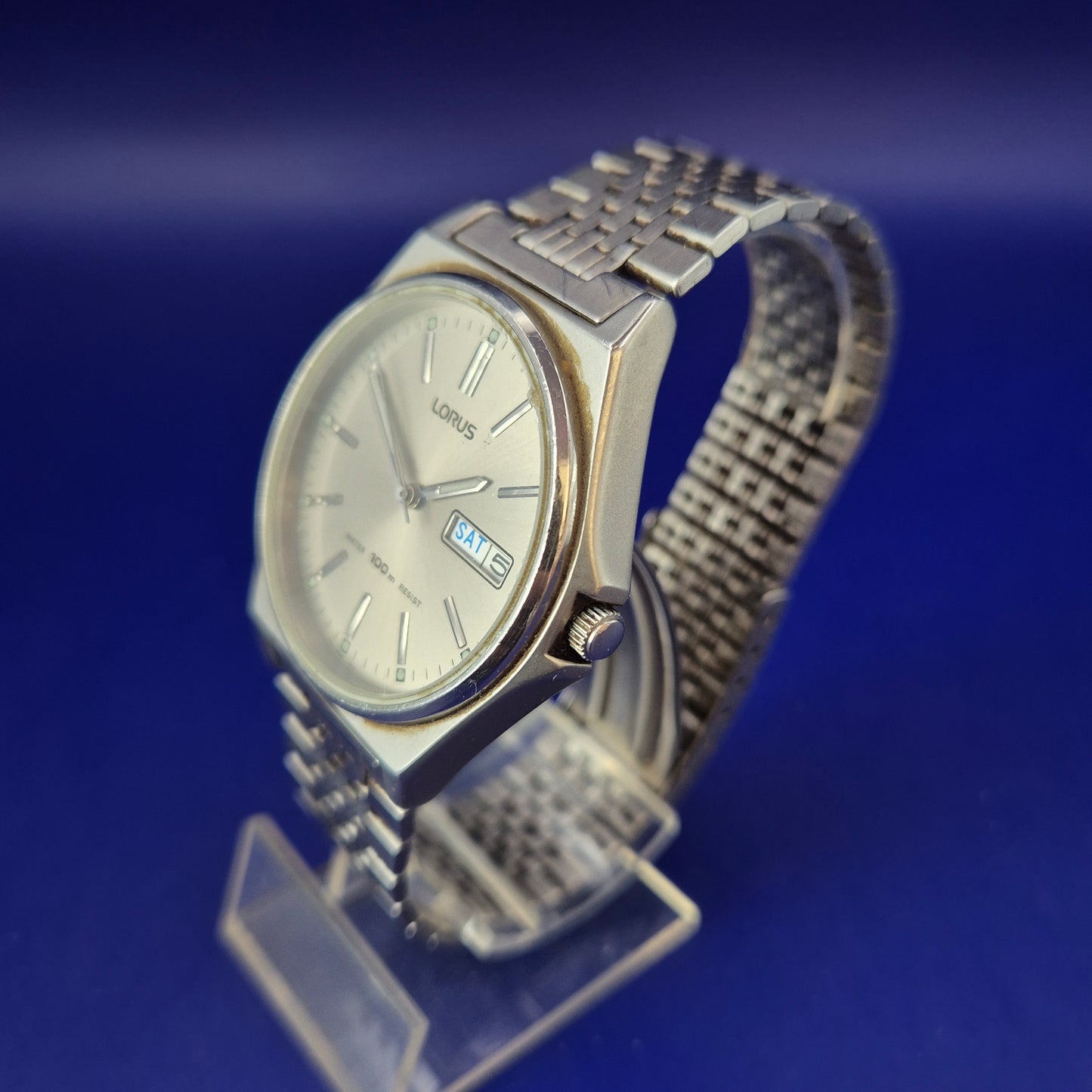 Klassische Lorus Herren Uhr – Silbernes Design mit Tag/Datum Anzeige