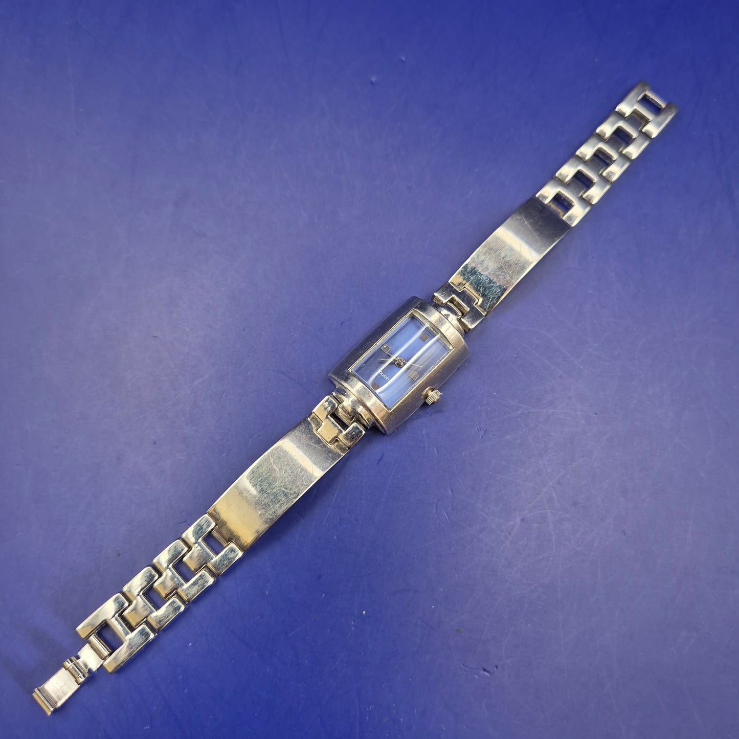 Elegante Yves Poinet Damen Uhr – Klassisch in Silber mit blauem Zifferblatt