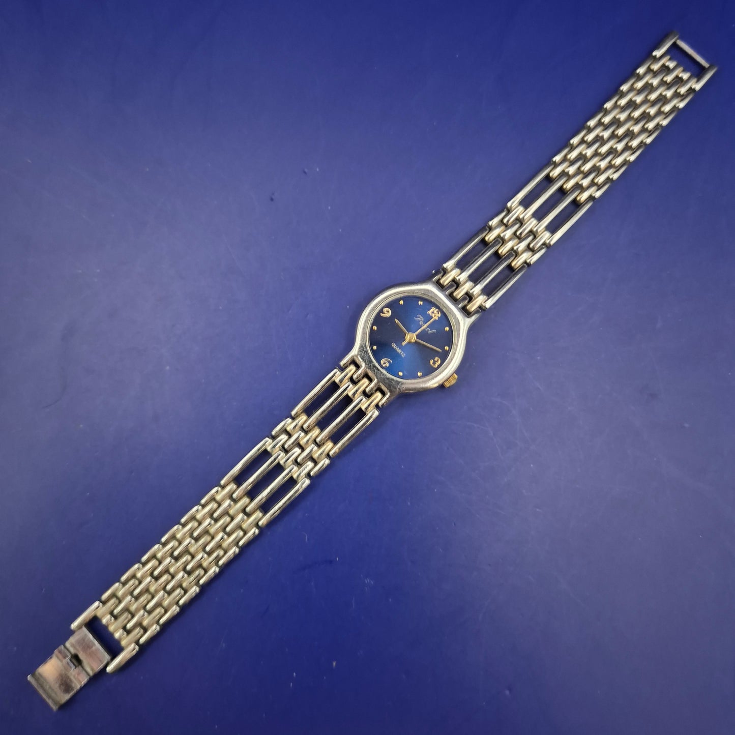 Elegante Pearl Damen Uhr – Blaues Zifferblatt & Bicolor Design