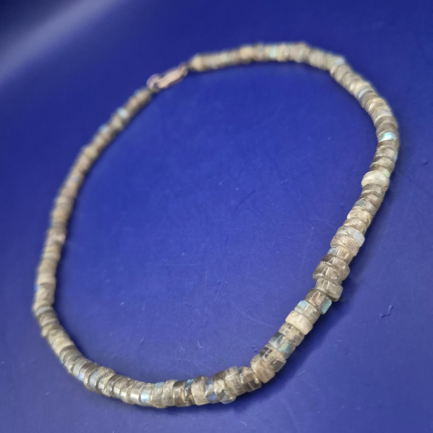 Edle Labradorit Kette mit 925 Silber Verschluss – Schimmerndes Design