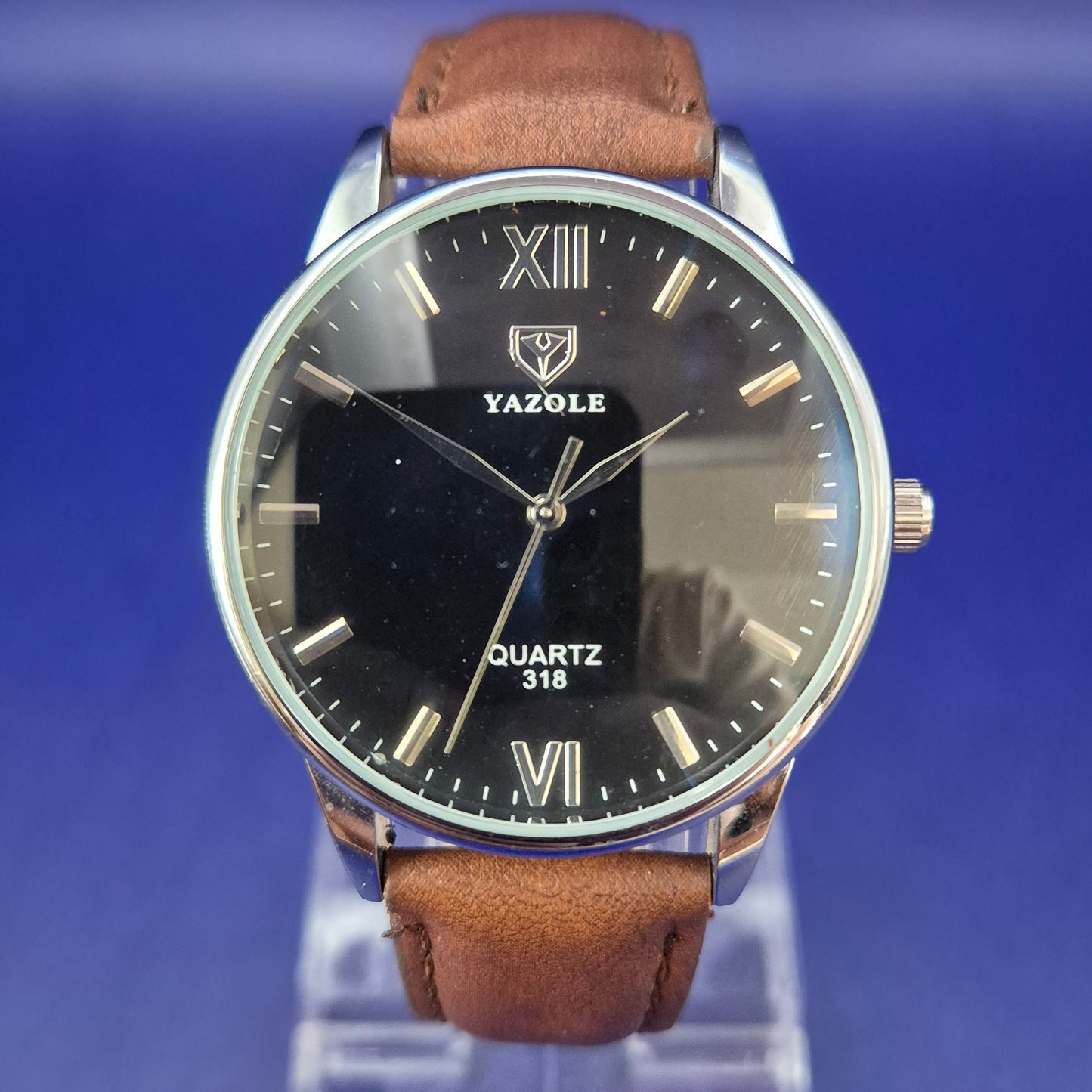 Modische Yazole Herren Uhr – Klassisches Design mit braunem Lederband