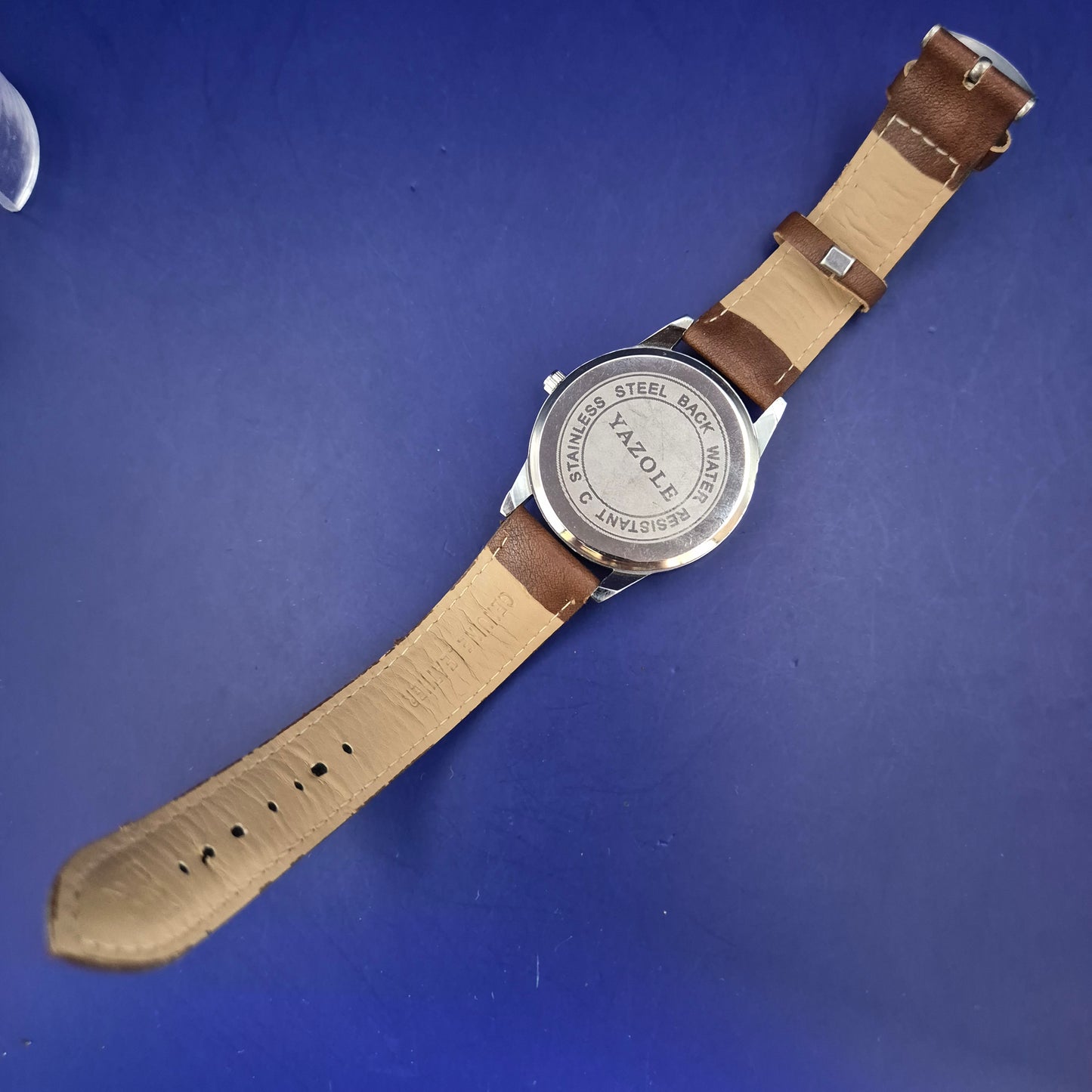 Modische Yazole Herren Uhr – Klassisches Design mit braunem Lederband