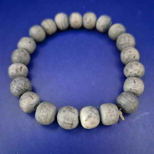 Rustikales Holz Perlen Armband – Natürlicher Look in Grau-Beige