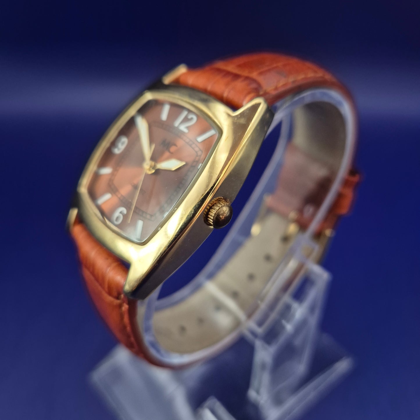 Stilvolle MC Herren Uhr – Elegantes Tonneau-Design in Braun & Gold