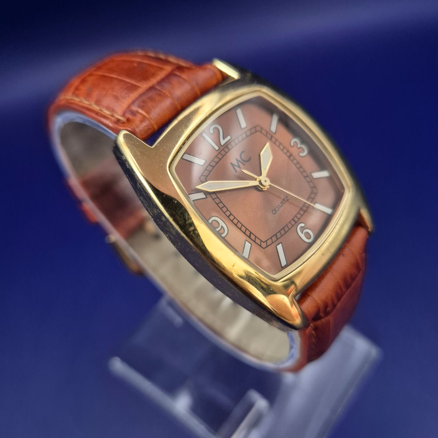 Stilvolle MC Herren Uhr – Elegantes Tonneau-Design in Braun & Gold