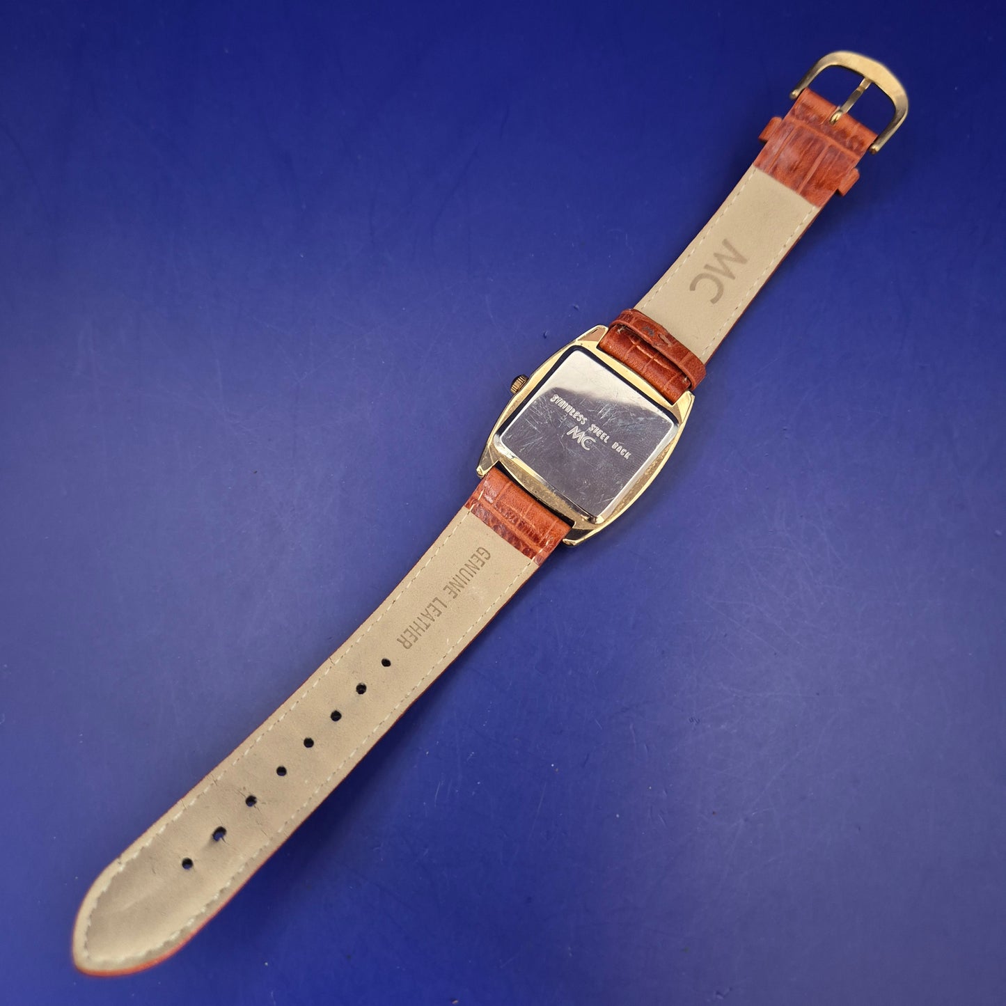 Stilvolle MC Herren Uhr – Elegantes Tonneau-Design in Braun & Gold