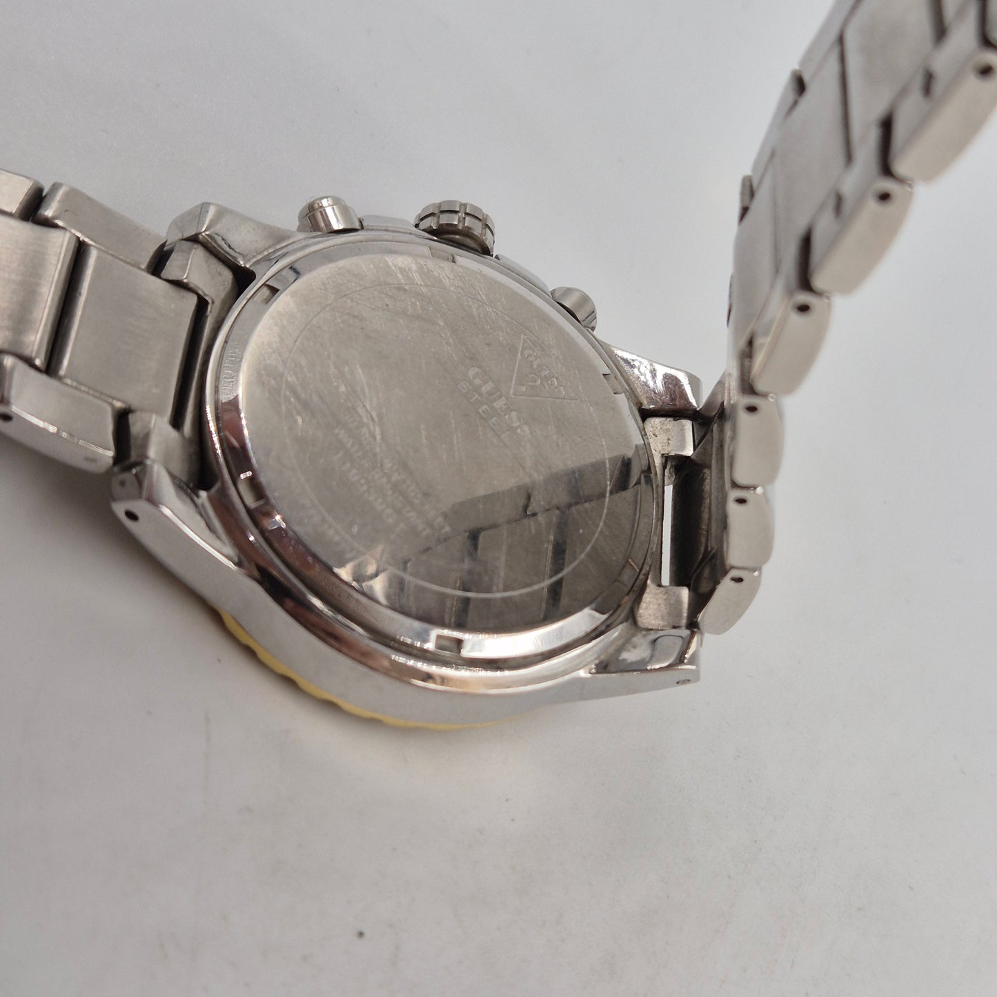 Stilvolle Guess Herren Armband Uhr – Bicolor Chronograph mit 5ATM