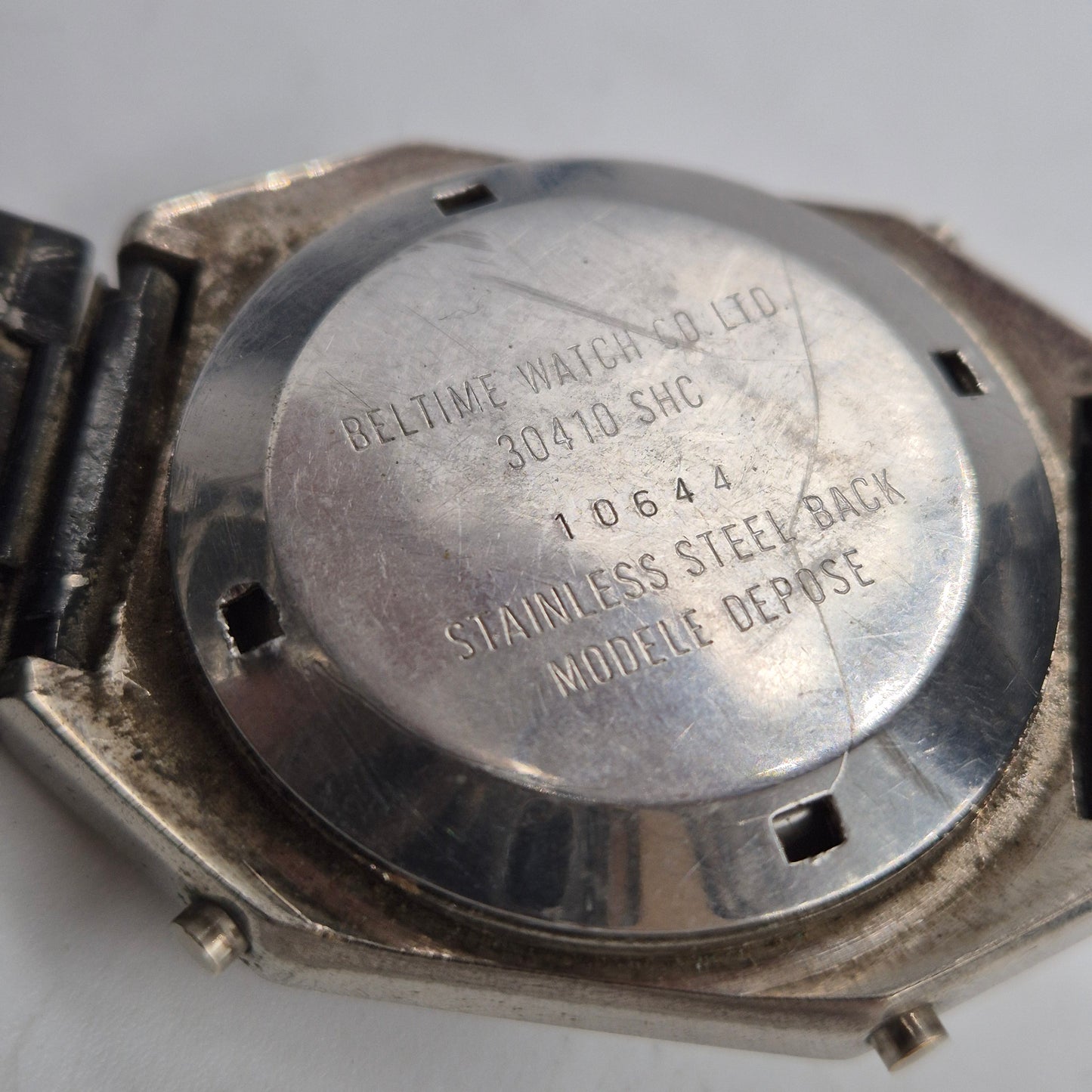 Vintage Beltime Herren Uhr – Retro Digital Design mit Gehäuse aus Edelstahl