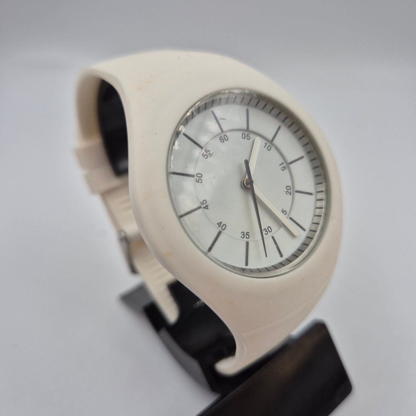 Schlichte Unisex Armband Uhr – Minimalistisches Design in Weiß
