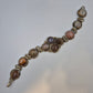 Antikes Armband mit Edelsteinen – Boho-Stil in Messing-Optik