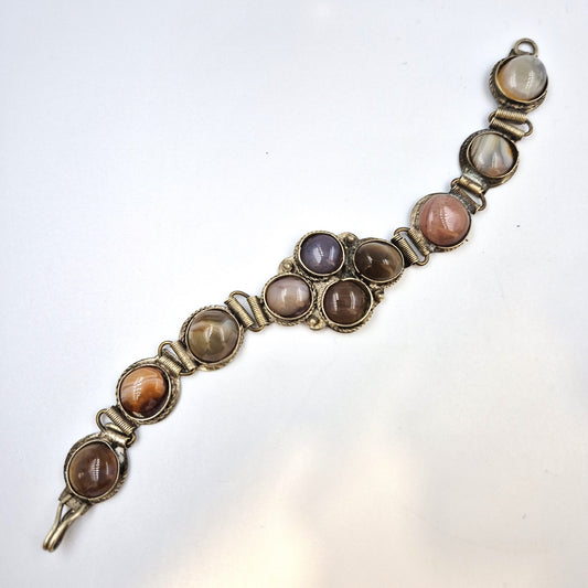 Antikes Armband mit Edelsteinen – Boho-Stil in Messing-Optik