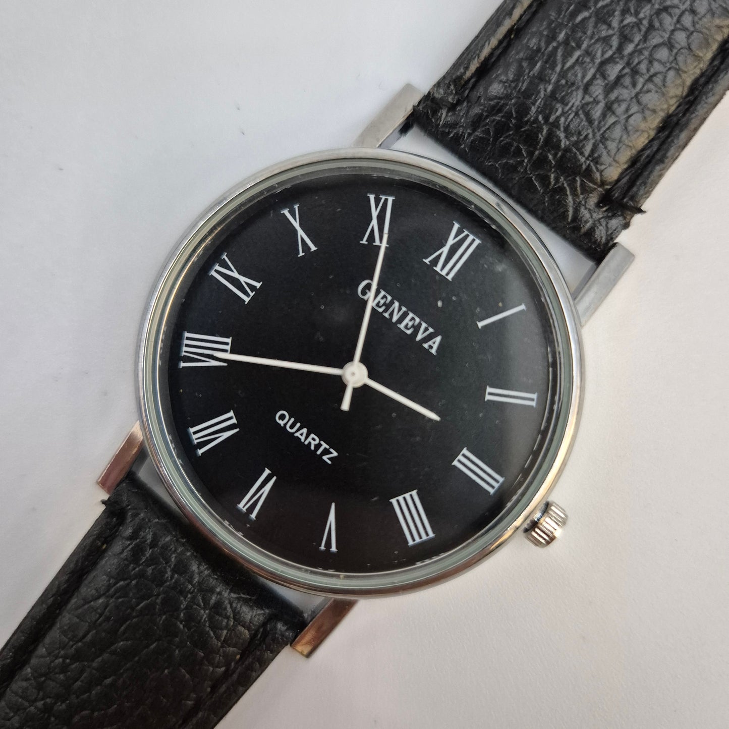Klassische Geneva Armband Uhr – Schwarz mit römischen Ziffern