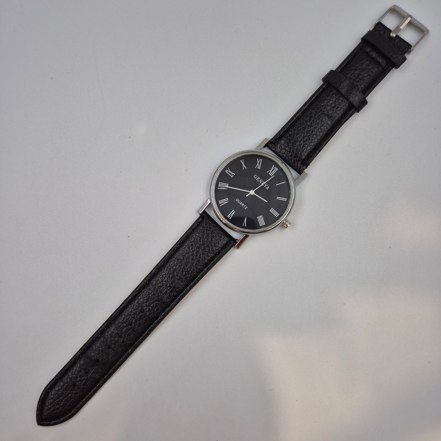 Klassische Geneva Armband Uhr – Schwarz mit römischen Ziffern
